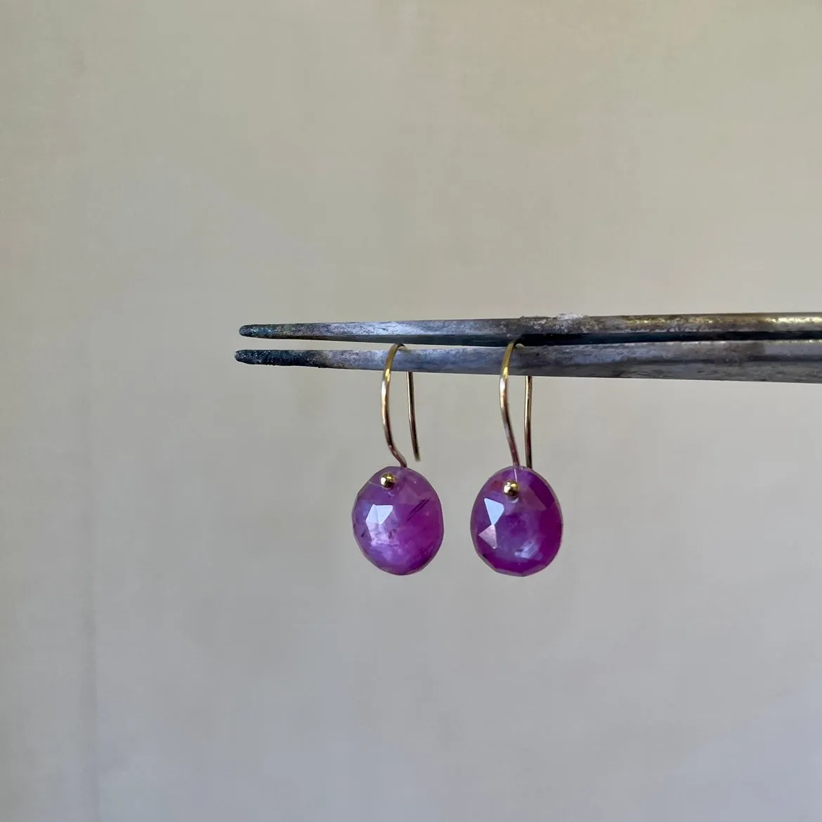 Petite Silky pink sapphires earrings