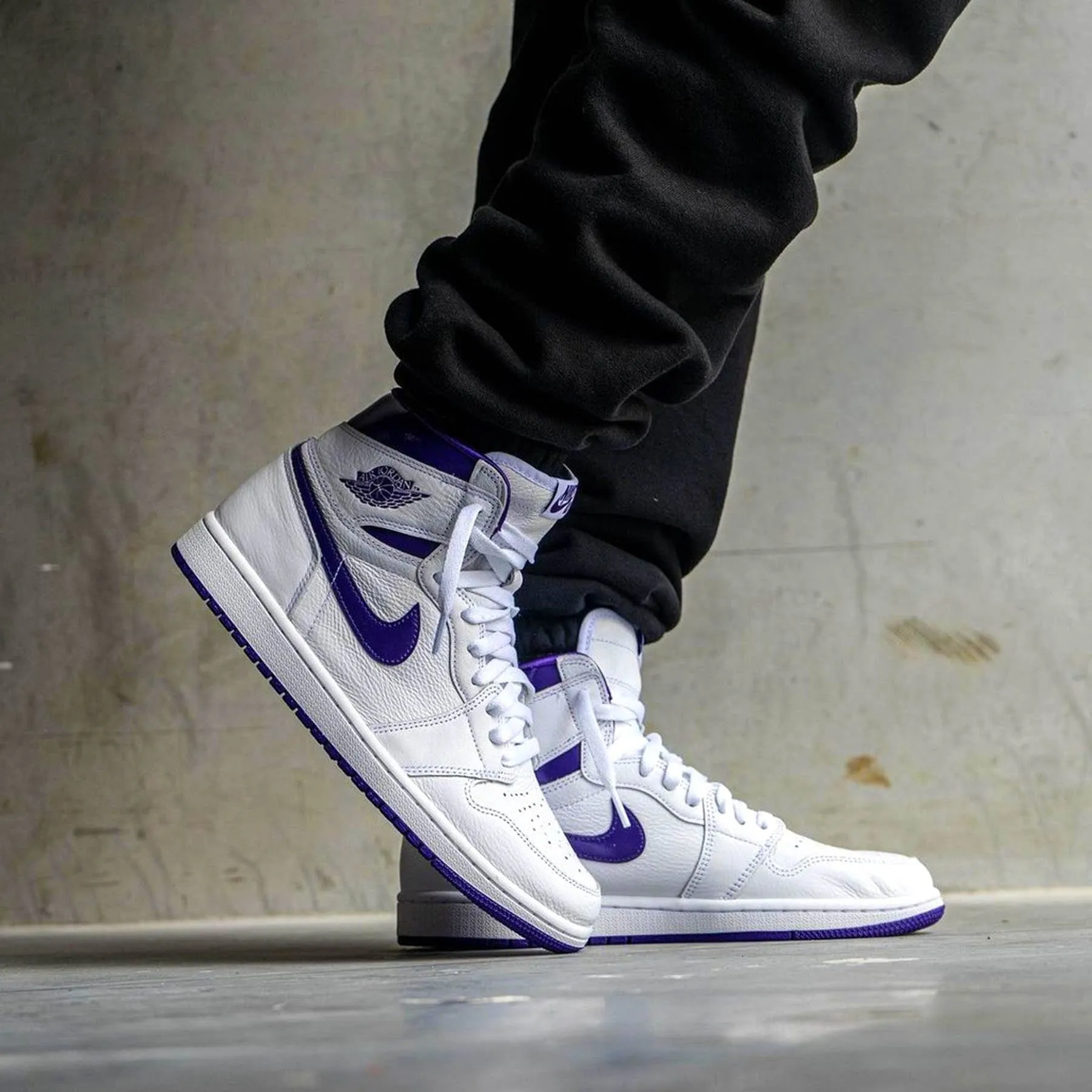 Wmns Air Jordan 1 Retro High "Court Purple"